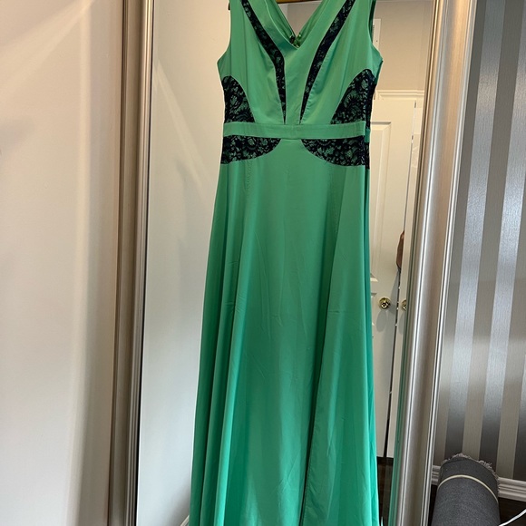 Mint long dress with navy lace elements - Picture 2 of 5
